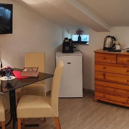 Karmelita Boutique Apartman ショプロン 部屋 写真