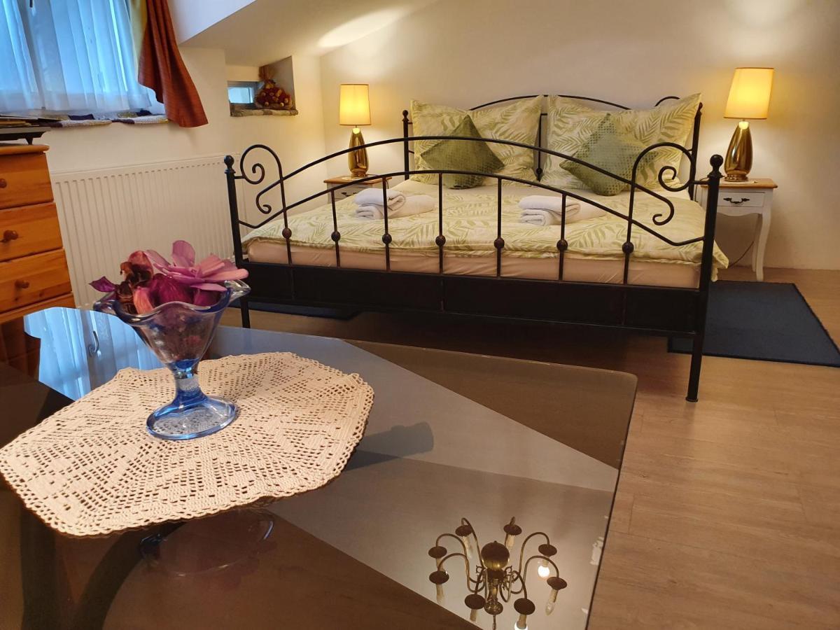 Karmelita Boutique Apartman ショプロン エクステリア 写真