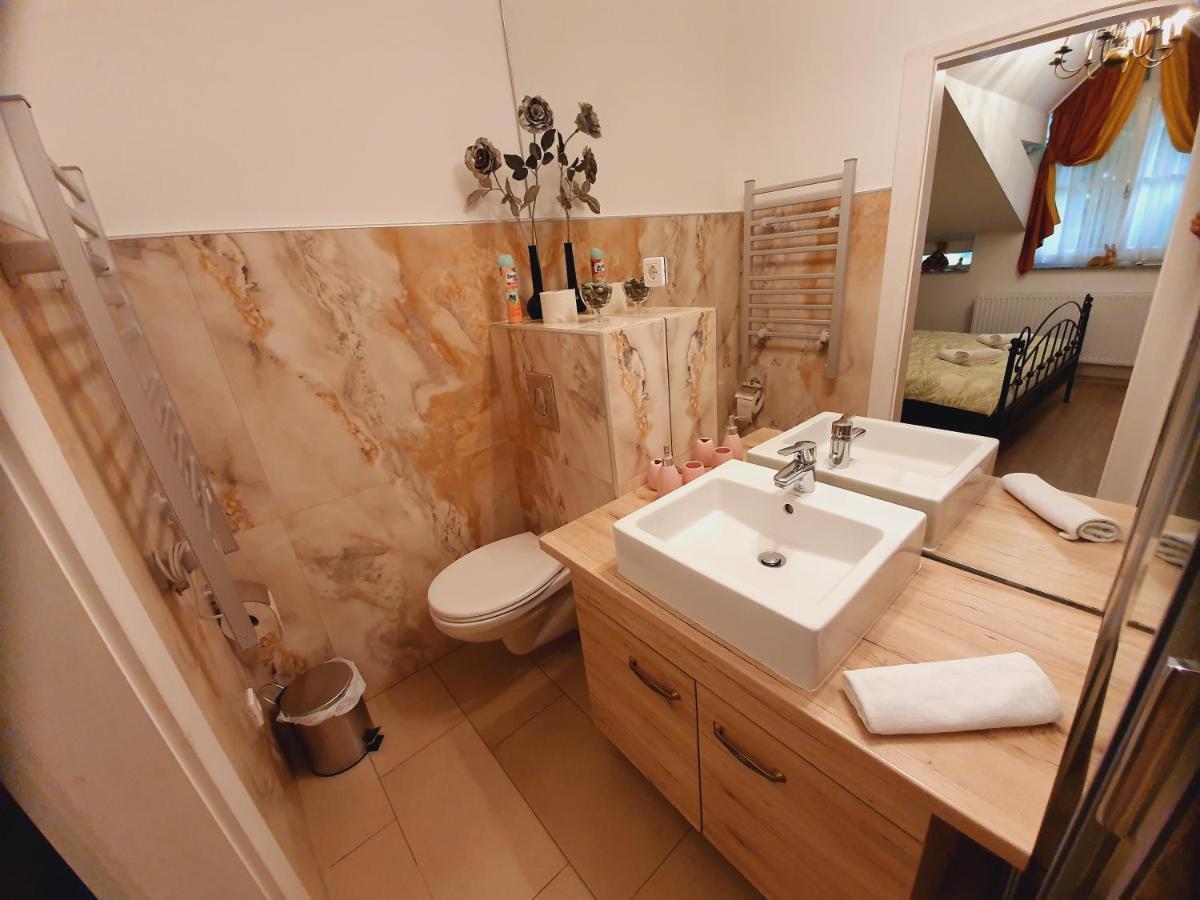 Karmelita Boutique Apartman ショプロン エクステリア 写真