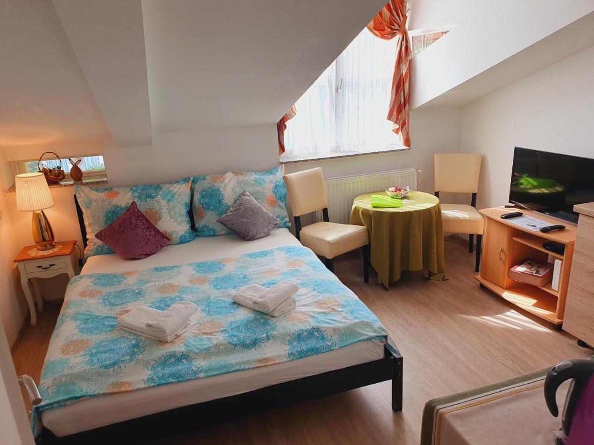 Karmelita Boutique Apartman ショプロン エクステリア 写真