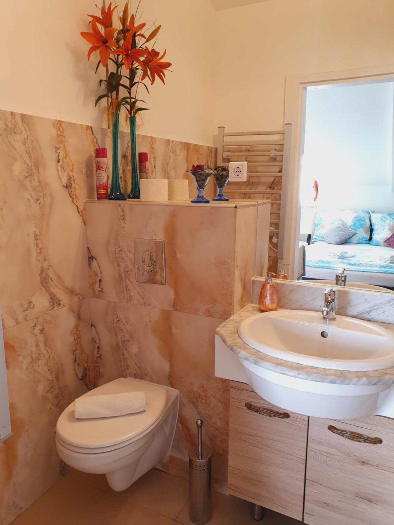 Karmelita Boutique Apartman ショプロン 部屋 写真