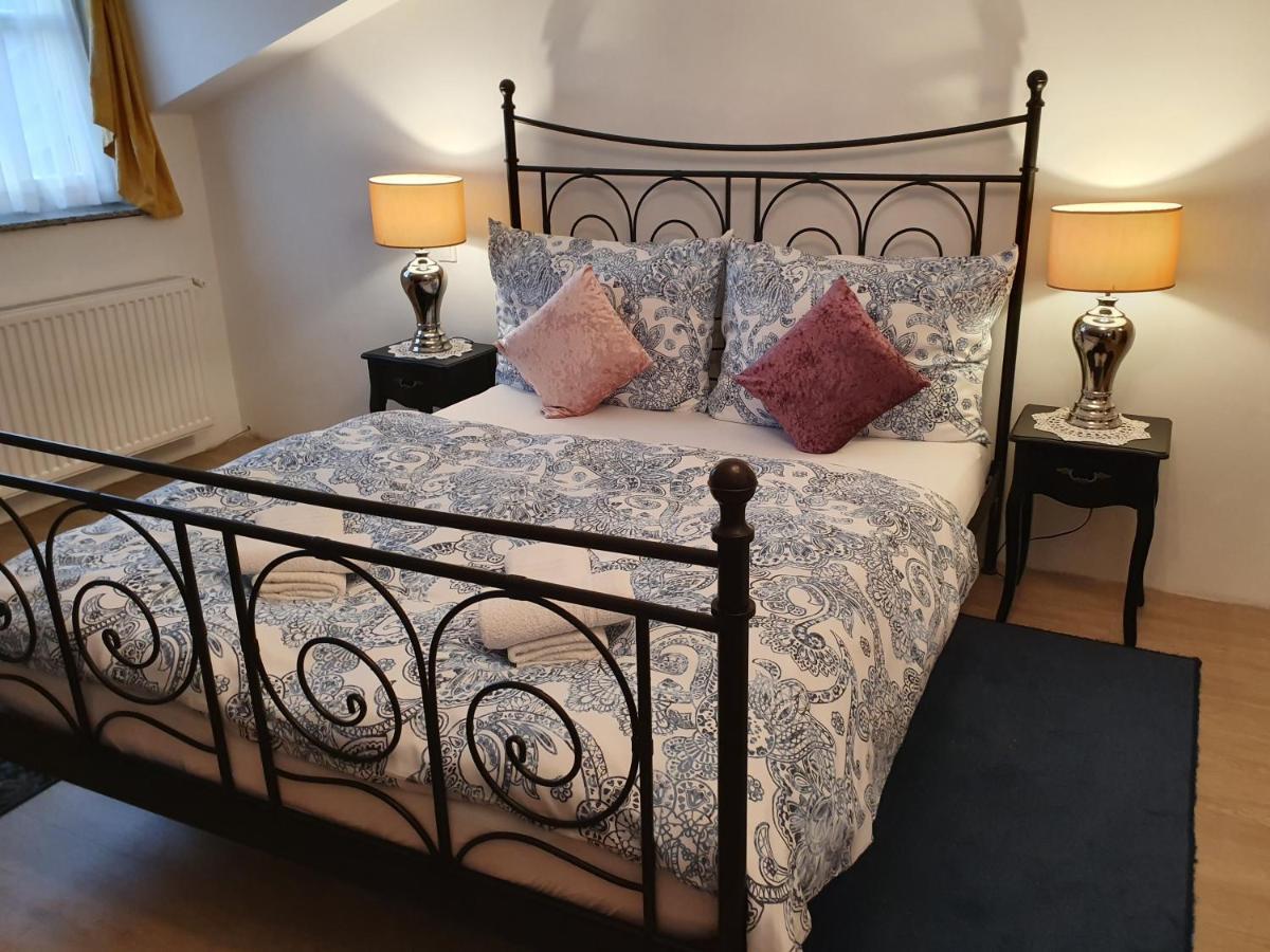 Karmelita Boutique Apartman ショプロン エクステリア 写真