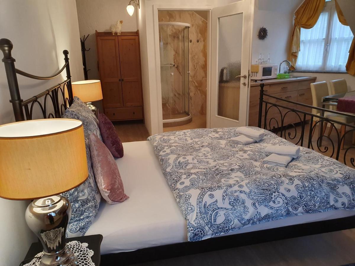 Karmelita Boutique Apartman ショプロン エクステリア 写真