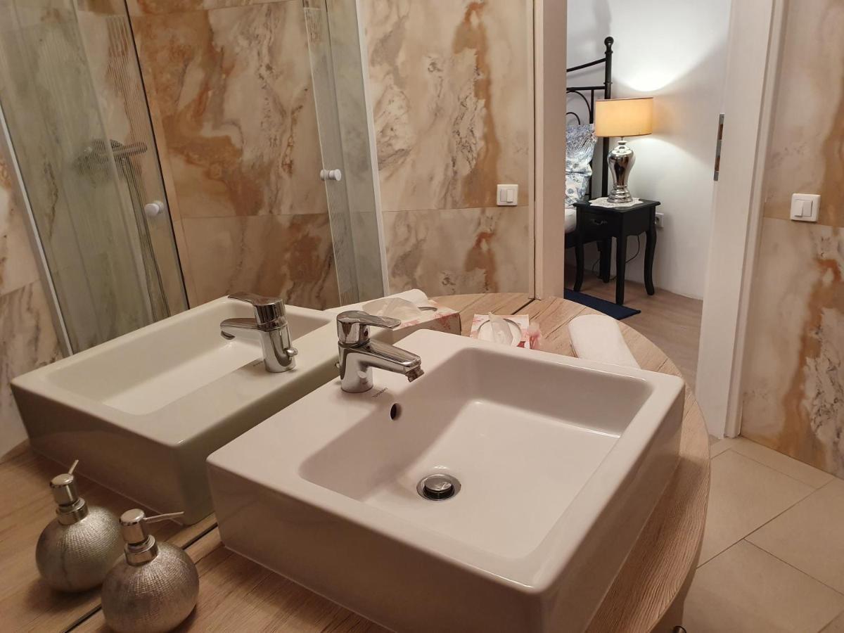 Karmelita Boutique Apartman ショプロン エクステリア 写真