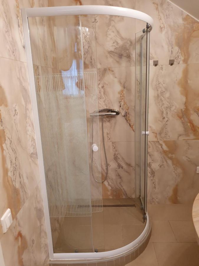Karmelita Boutique Apartman ショプロン エクステリア 写真