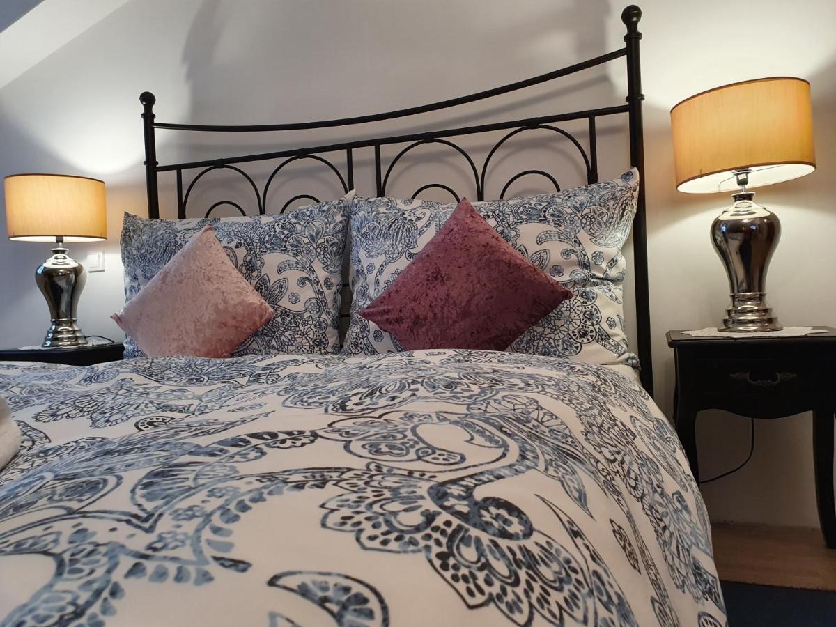 Karmelita Boutique Apartman ショプロン エクステリア 写真